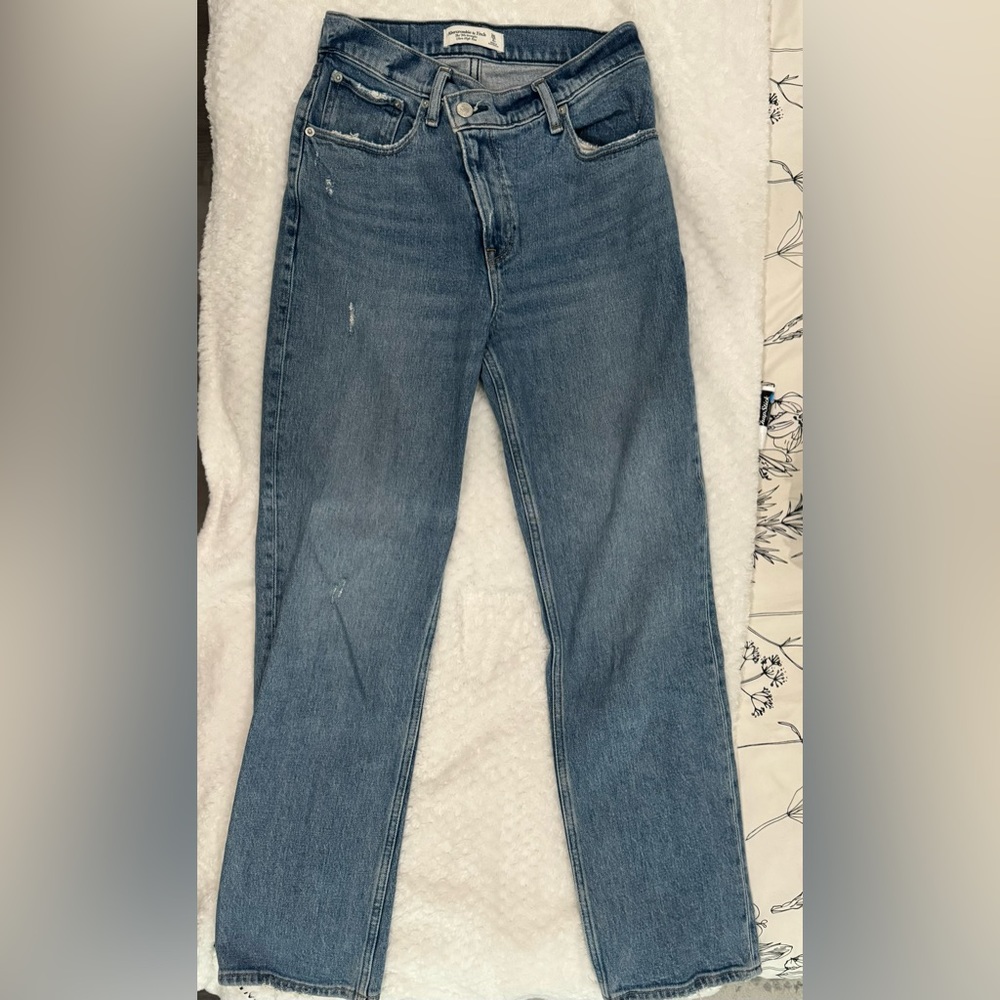 Ultra High Rise 90s Straight Jean - Medium With Criss-Cross Waistband - 26 Short
